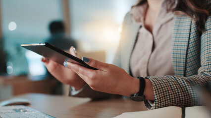 Aufkleber - Business, hands or woman with tablet in office for work schedule, online research or email at night. Overtime, employee and scroll on digital app for calendar update, productivity and communication