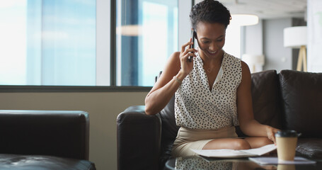 Aufkleber - Business, woman and reading document with phone call for discussion, finance contact and investment. Person, mobile and paperwork for conversation, financial report and chat for proposal information