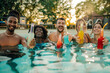 © Zamrznuti tonovi - Friends toasting colorful drinks in swimming pool during summer party