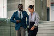 © Zamrznuti tonovi - Happy multi ethnic business people walking and talking in office building