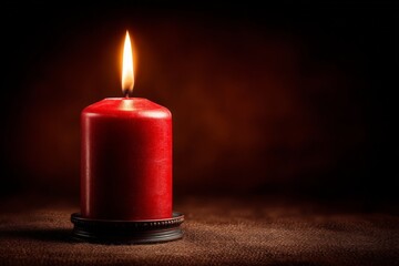 Aufkleber - Illuminating red candle casting warm light in a dark setting during evening hours
