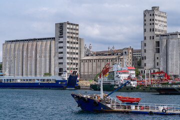Poster - Bosphorus waterfront with industrial buildings and vessels docked during the day
