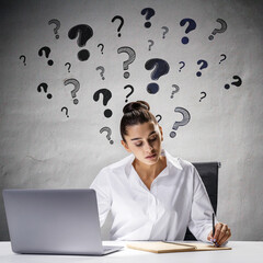 Fototapete - Thoughtful businesswoman sitting at desk with laptop and notebook, surrounded by floating question marks on grey background, symbolizing curiosity.