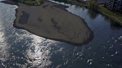 Aufkleber - Dynamic river reflections create mesmerizing patterns during midday at a tranquil natural setting