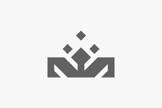 letter M crown bold luxury logo