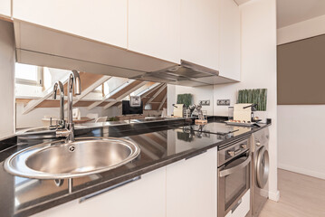 Poster - Anti-fingerprint textures: Increasingly popular due to their ease of maintenance in everyday kitchens