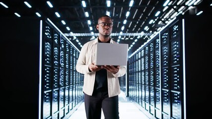 Leinwandbilder - Happy Engineer In Data Center Server Room