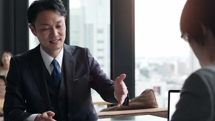 Aufkleber - ロビーで面談するビジネスパーソンのグループ
