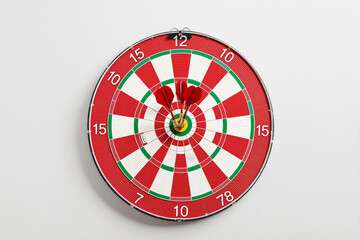 Aufkleber - Dartboard with three darts hitting the bullseye.