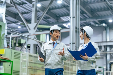 Poster - 工場で働く作業員グループ