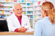 © Patrick - Senior male pharmacist smiling at customer in pharmacy, giving medication advice and friendly service – Healthcare, trust, elderly professional concept.