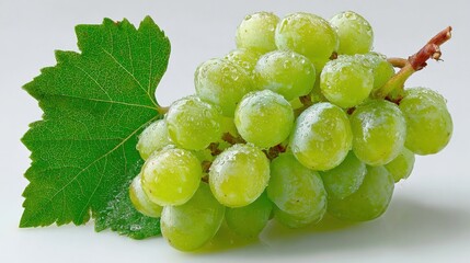 Poster - Fresh Green Grapes With Water Droplets and Leaf, Symbolizing Healthy Eating and Agricultural Production for Food Industry Promotion — Close-Up : Generative AI