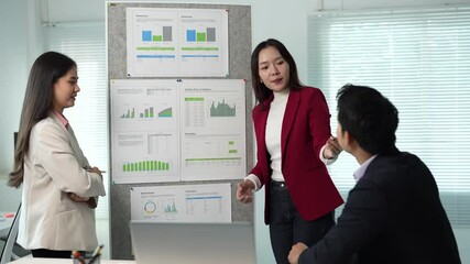 Aufkleber - Asian businesswomen presenting marketing data information to businessman in meeting room, explaining charts on whiteboard, discussing company strategy and planning for future business development