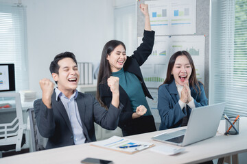 Aufkleber - Euphoric businesspeople celebrating a successful project, gathered around a laptop in the office, radiating happiness and excitement as they share good news and achievements