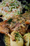 królik w śmietanie, królik, śmietana, zioła, jedzenie, obiad, posiłek, sałata, dania, jarzyna, delikatesowy, lunch, przepyszny