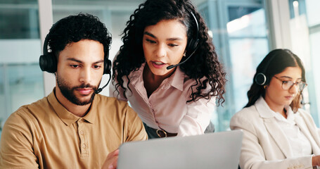 Aufkleber - Laptop, call center and training team for help, technical assistance or IT advice with people. Computer, contact us and coaching intern for customer service, feedback or software support with manager