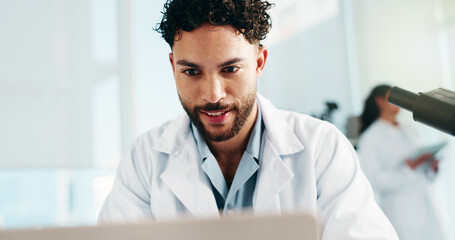 Aufkleber - Laptop, man and scientist in laboratory with research, project or study for medical innovation. Reading, science and male biotechnologist with computer for online pharmaceutical analysis with report.