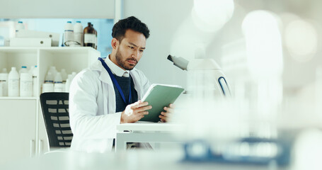 Fototapete - Science, tablet and man with microscope in lab for medical research, medicine study and results. Healthcare, biology and scientist on digital tech for vaccine report, innovation and experiment