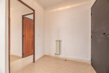 Poster - The emptiness of these rooms is, paradoxically, their greatest virtue.