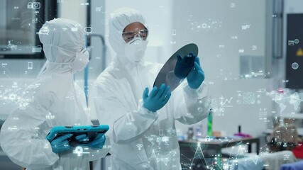 Leinwandbilder - 工場で半導体ウエハーを検査する防護服を着た作業員グループとデジタルテクノロジーのコンセプト