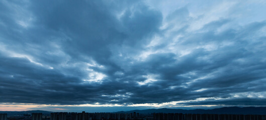 Wall Mural - The city before the storm