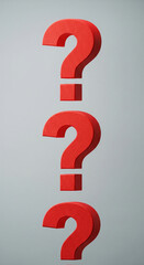 Aufkleber - Three red question marks vertically aligned against a light gray background, suggesting uncertainty, inquiry, or a need for answers, ideal for FAQ pages or problem-solving concepts