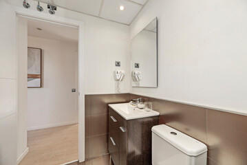 Aufkleber - Recessed faucets: They free up space on the sink and countertop, providing a clean, minimalist look.