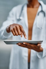 Aufkleber - Professional Healthcare Provider Using Modern Tablet for Patient Feedback and Quality Monitoring Authentic Medical Content for Digital Health Marketing
