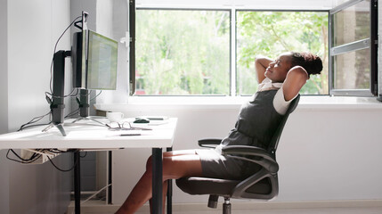 Aufkleber - Black Woman In Office Savoring Fresh Air