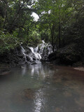 Cascada es condida en las montañas de Panama