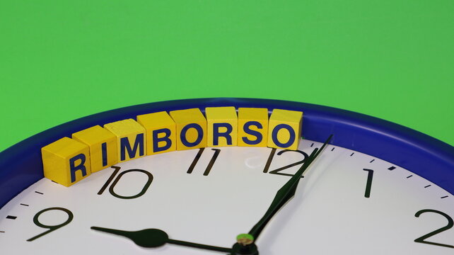 Word REFUND in Italian Wooden cubes with clock time