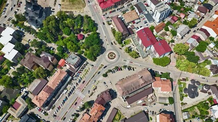 Wall Mural - Timelapse video of the Gura Humorului roundabout, with traffic flowing through the urban center at dusk