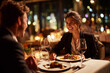 © Michał Magiera - Para na romantycznej randce w luksusowej restauracji, rozmawia i uśmiecha się do siebie przy elegancko zastawionym stole, tworząc ciepłą i intymną atmosferę.