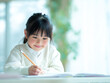 © HY08 - 勉強に集中する子ども,学習中のワンシーン