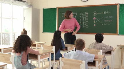 Poster - Smart teacher pointing blackboard while teacher explain about idea while looking at happy student. Professional instructor teach and talking about math theory while student studying lesson. Pedagogy.