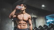 © SOMfit - プロテインを飲む男性