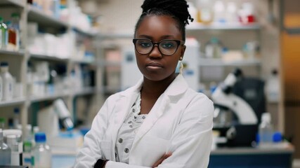 Aufkleber - A woman in a lab coat stands in front of shelves, ready for work