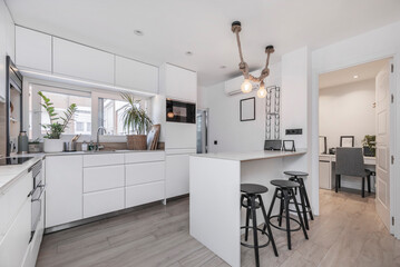 Aufkleber - To maintain a clean aesthetic, many appliances can be paneled behind conventional cabinetry
