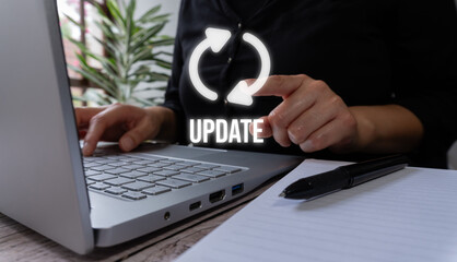 Poster - Person in front of a computer, pointing at a virtual update icon with some round arrows