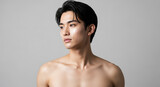 上半身裸のアジア人男性 肌