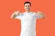 © Pixel-Shot - Man in t-shirt on orange background. Mockup for design