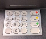 Primer plano del teclado de un cajero automático