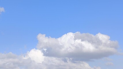 Wall Mural - recording of the sky of very small and very white clouds