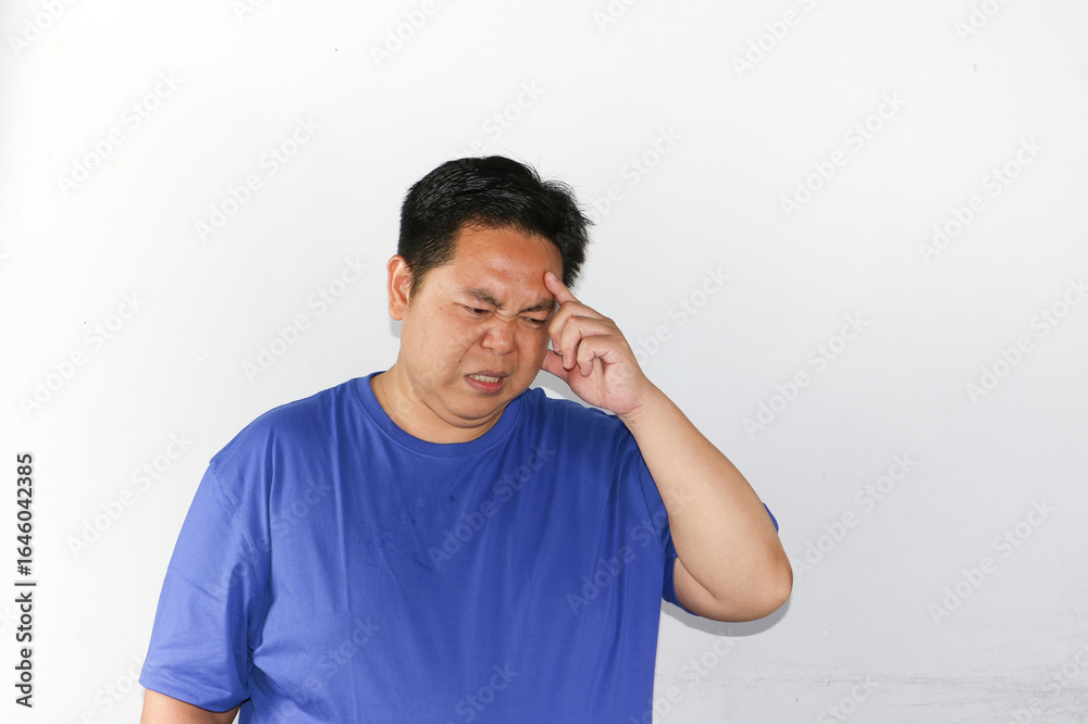 Portrait of asian guy with hard thinking gesture, considering something ...