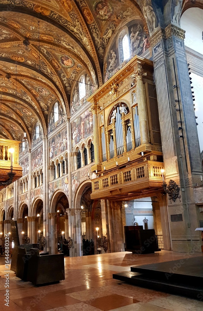 Interior of the Basilica di Santa Maria Maggiore in Florence, Italy ...