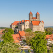 Schlossberg Quedlinburg bei Sonnenuntergang mit Schloss und Stiftskirche