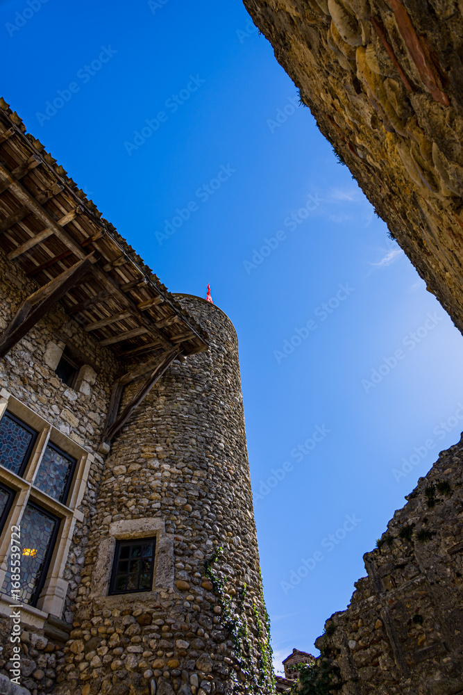 Tour de guet de la Cité Médiévale de Pérouges en septembre 2025 Stock ...