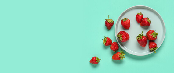 Wall Mural - plate with fresh ripe strawberries on turquoise background