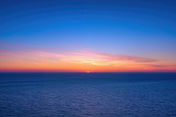 Wall Mural - gorgeous evening sky over the ocean at dusk