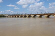 Pont de pierre sur le fleuve la Garonne, ville de Bordeaux, département de la Gironde, France